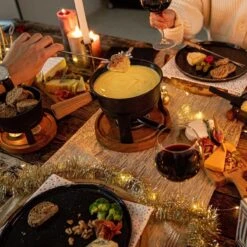 Boska Pizzaplank Friends L - BBQ Accessoires - Eikenhout - Handige Opvanggeul - Ø 34 Cm -Keukengrill Winkel 1200x1200 142