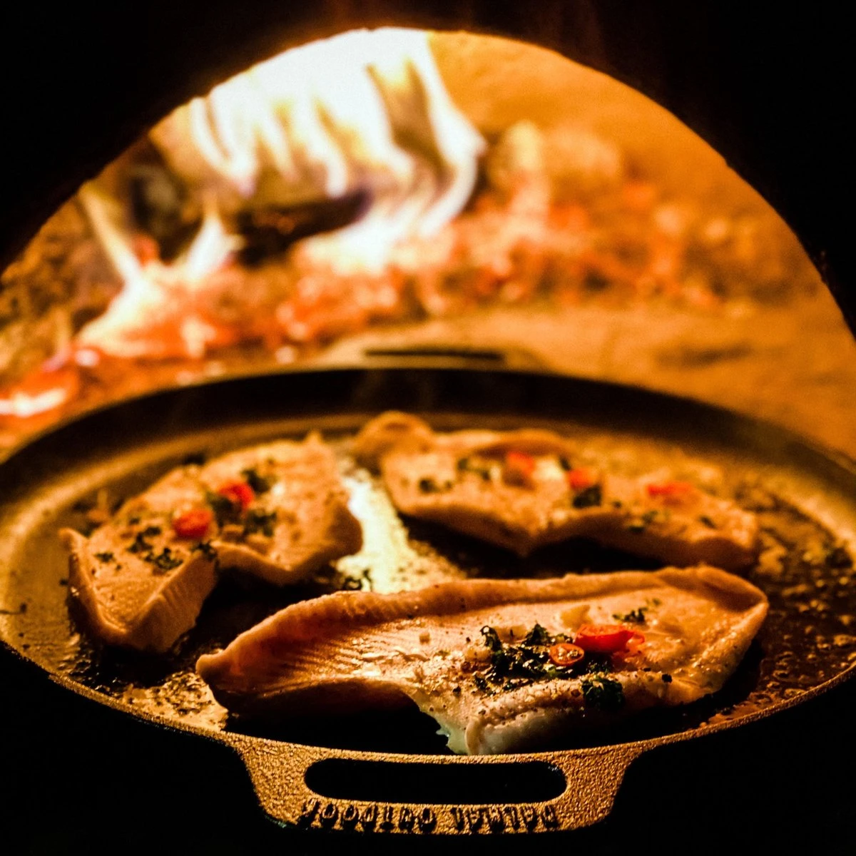 Valhal Outdoor Skillet / Plancha / Koekenpan - Gietijzer - Diameter 35cm, Twee Handvatten, VH35F 6 Valhal Outdoor Skillet / Plancha / Koekenpan - Gietijzer - Diameter 35cm, Twee Handvatten, VH35F - Afbeelding 6