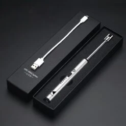 Oplaadbare Lange Elektrische Aansteker Buigbaar - Buigbare Aansteker - Duurzame Plasma Aansteker - Inclusief Cadeauverpakking - BBQ – Kaarsen – Zilver -Keukengrill Winkel 1200x1200 323