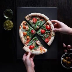 Navaris Pizzasteen XL Voor Oven En Barbecue - Rechthoekige Pizzaplaat 38 X 30 Cm - Inclusief Receptenboek - Keramisch Geglazuurd - Zwart 21 Navaris Pizzasteen XL Voor Oven En Barbecue - Rechthoekige Pizzaplaat 38 X 30 Cm - Inclusief Receptenboek - Keramisch Geglazuurd - Zwart -Keukengrill Winkel 1200x1200 449