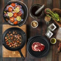 Dutch Mountains Gietijzeren Pannenset 7-delig - Dutch Oven – Braadpan - Grillpan - Hapjespan - Kookset In Houten Transportkist - Deksellifter - Brander 16 Dutch Mountains Gietijzeren Pannenset 7-delig - Dutch Oven – Braadpan - Grillpan - Hapjespan - Kookset In Houten Transportkist - Deksellifter - Brander -Keukengrill Winkel 1200x1200 475