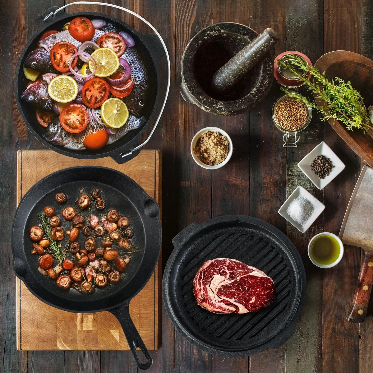 Dutch Mountains Gietijzeren Pannenset 7-delig - Dutch Oven – Braadpan - Grillpan - Hapjespan - Kookset In Houten Transportkist - Deksellifter - Brander 8 Dutch Mountains Gietijzeren Pannenset 7-delig - Dutch Oven – Braadpan - Grillpan - Hapjespan - Kookset In Houten Transportkist - Deksellifter - Brander - Afbeelding 8