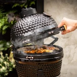 BluMill Kamado BBQ Egg - Kamado 13 Inch - Incl. Vlees Thermometer - Houtskoolbarbecues - Zwart - Ø 27cm -Keukengrill Winkel 1200x1200 567