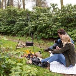 Esschert Design - Driepoot Met Ketting - Haardvuur Accessoires - Staal - Zwart -Keukengrill Winkel 1200x1200 589