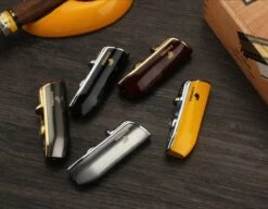 Cohiba® Sigarenaansteker - Sigarenboor - Sigaren - Sigaar - Cohiba Aansteker - Sigarenboor - Sigaren Accessoires - Sigarenknipper - Sigaar Aansteker - Cohiba - Incl. Luxe Geschenkdoos - Zwart -Keukengrill Winkel 1200x934